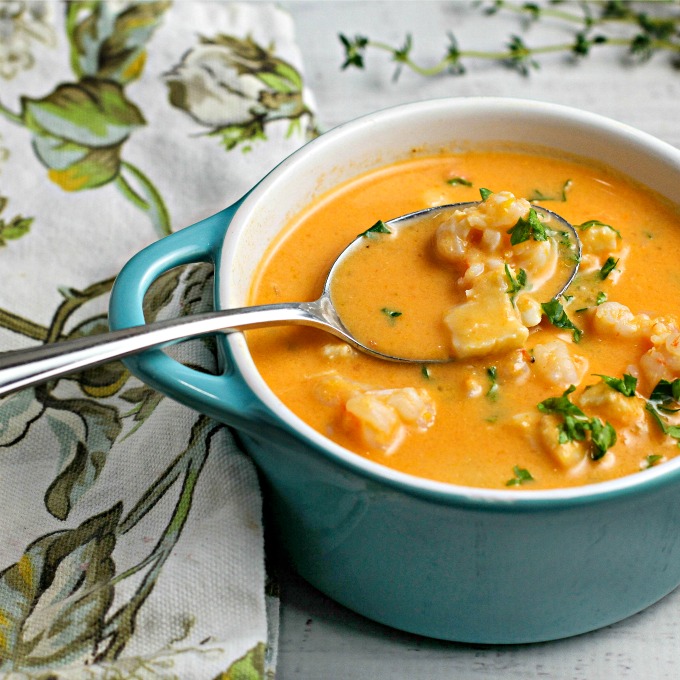 Tomatoes and cream cheese add a rich creaminess to this delicious seafood bisque recipe. You won’t be able to stop at just one bowl! #soup #bisque #tomatosoup #seafoodsoup #seafood