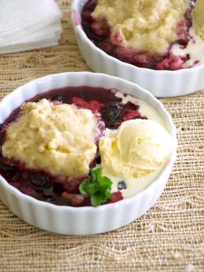 Crockpot Blueberry Cobbler