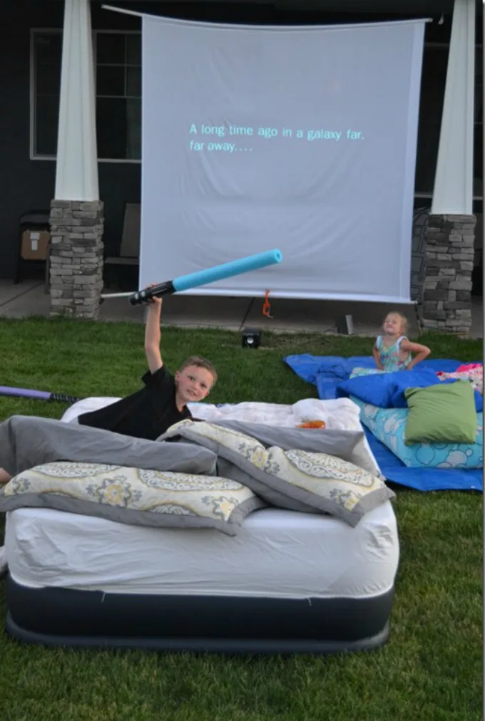 DIY Outdoor Movie Screen