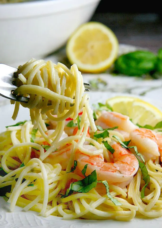 One Pot 15 min Creamy Lemon Shrimp Pasta recipe...perfect for families on the go! Light flavorful pasta with a citrus-y flavor.