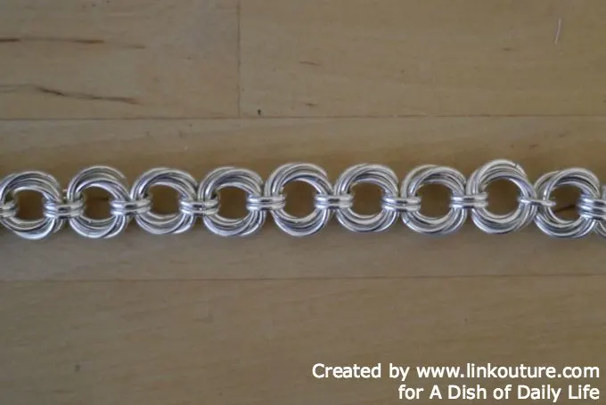 Make your own stunning spiral chain bracelet with this free and easy diy jewelry making tutorial.