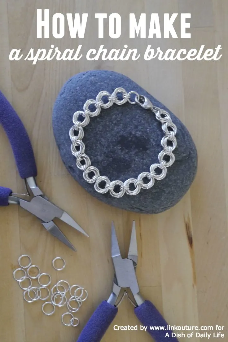 Make your own stunning spiral chain bracelet with this free and easy diy jewelry making tutorial. Makes a lovely handmade Christmas gift as well!