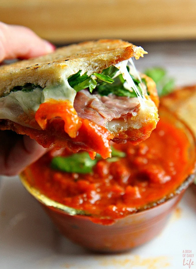 The Italian Panini…a quick and easy gourmet sandwich packed with deliciousness! Stuffed with layers of prosciutto, mozzarella, and arugula, and served with marinara for dipping, the Italian Panini is the perfect dinner recipe when you’re short on time. (10 min to make!)