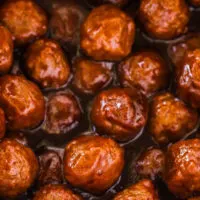 zoomed in image of saucy meatballs