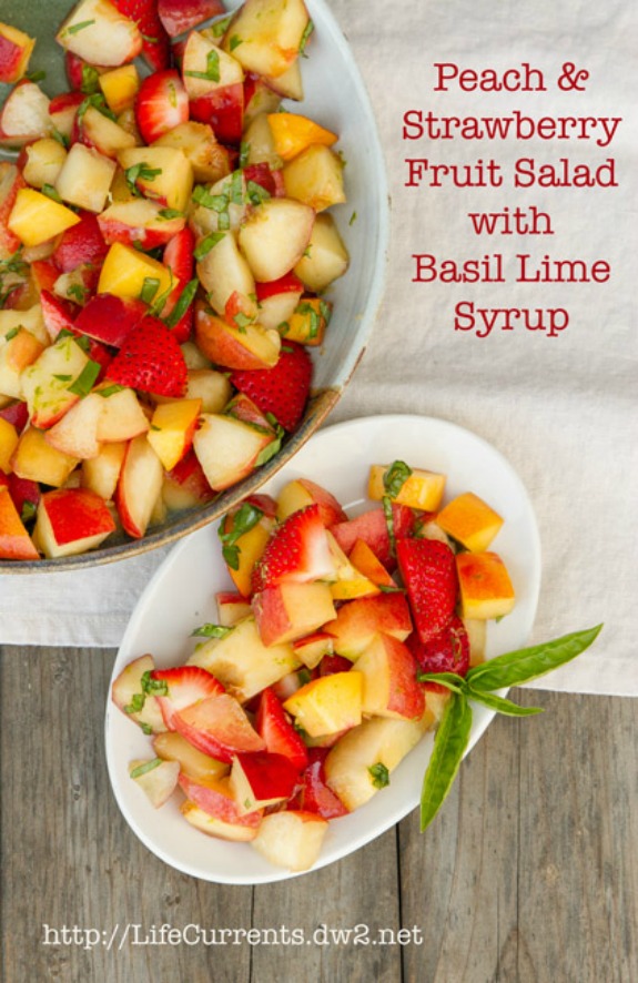 Peach and Strawberry Fruit Salad ++ 18 more salad recipes perfect for your next potluck! 