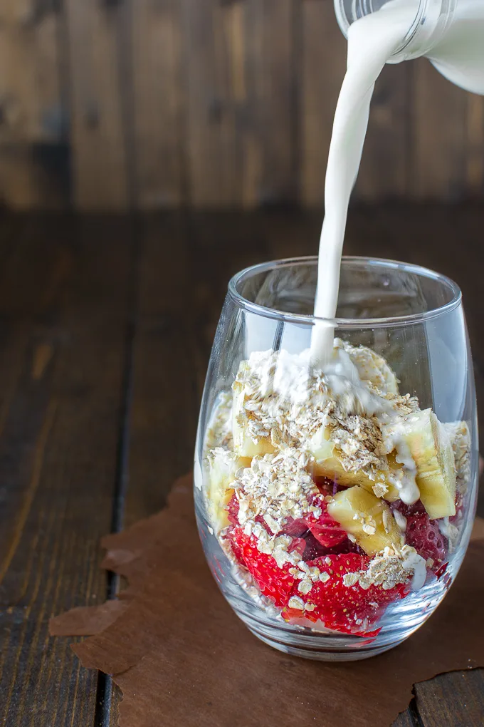 This creamy Strawberry and Oatmeal Smoothie makes the perfect breakfast. It is low on calories, yet so filling and tasty!