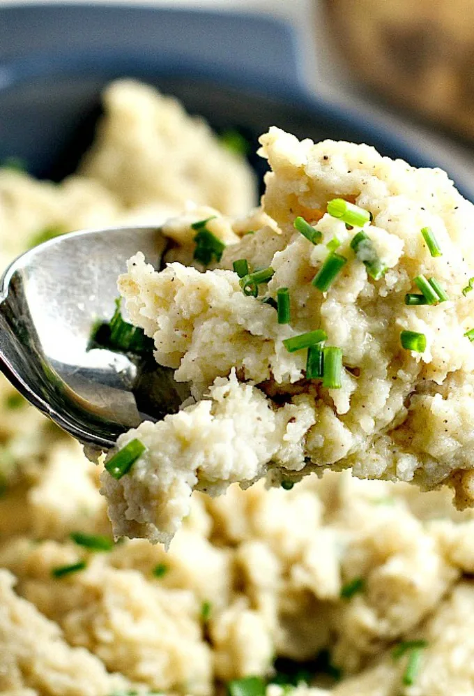 Wow your guests at the holiday dinner table with THE BEST MASHED POTATOES this year! These simple tips will have everyone raving about your recipe!