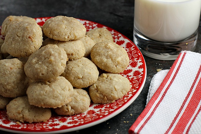 Macadamia Nut Butter Cookies...a soft, slightly chewy cookie that would be perfect for your holiday dessert table or Christmas cookie exchange. Dip them in white chocolate if you want to dress them up a little!