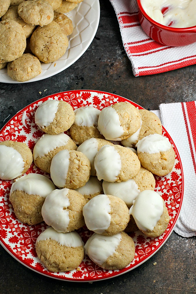 Macadamia Nut Butter Cookies...a soft, slightly chewy cookie that would be perfect for your holiday dessert table or Christmas cookie exchange. Dip them in white chocolate if you want to dress them up a little!