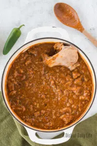 Chili with pork shoulder bone in pot