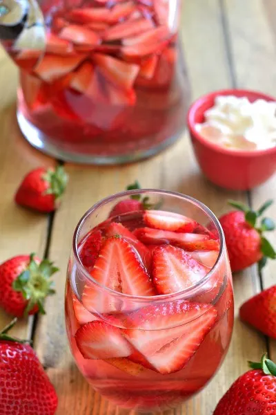 Strawberry Shortcake Sangria | Lemon Tree Dwelling