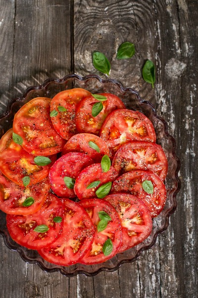 Heirloom Tomato Salad | Sidewalk Shoes - 31 Awesome BBQ Side Dishes