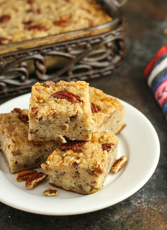 Banana Crumb Cake with Pecans...an absolutely delicious cross between banana bread and crumb cake!