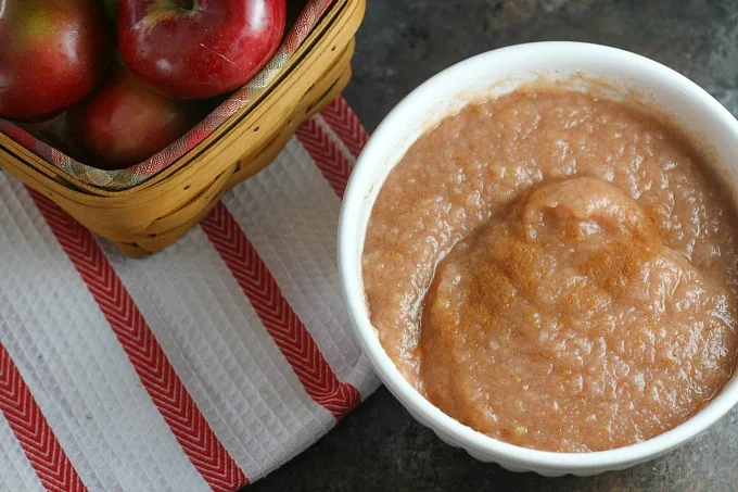 Easy homemade applesauce recipe