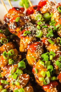 zoomed in image of chicken skewers ready to serve