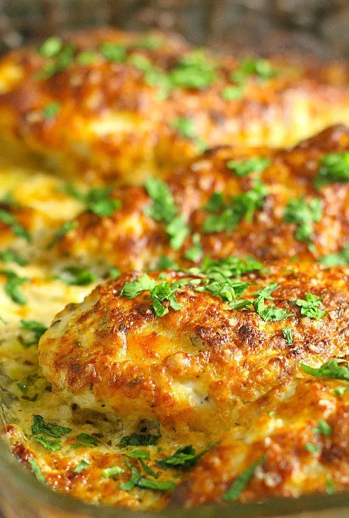 This family friendly Smothered Cheesy Sour Cream Chicken dish is quick, easy, and delicious! There's only ten minutes of prep time and then the oven takes care of the rest! #chicken #easydinners #easyfamilydinners #familydinner