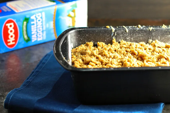 This delicious Blueberry Banana Streusel Eggnog Bread is perfect for a holiday breakfast or brunch…or even dessert! #holidaybreakfast #holidaybrunch #Christmasbread #Christmasbreakfast #Christmasbrunch #eggnog 