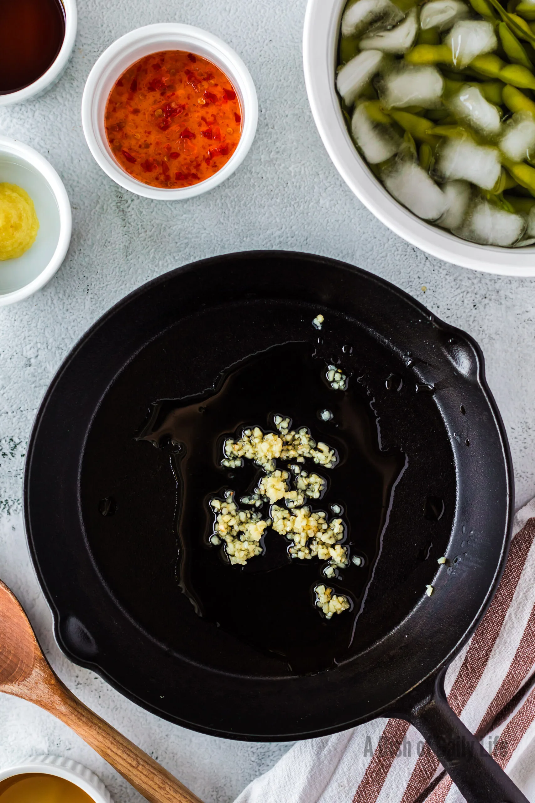 garlic added to sesame oil