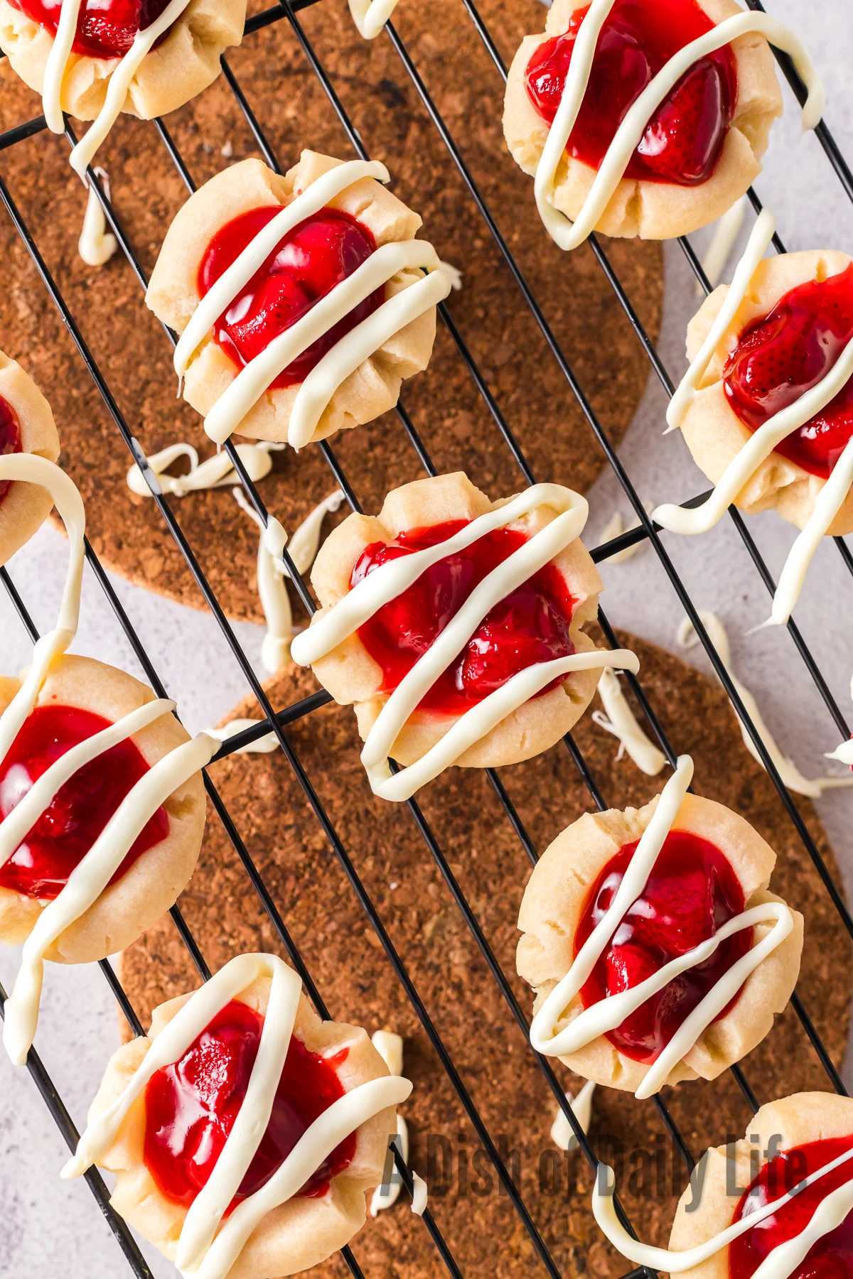 zoomed in cookies on cooling rack with white chocolate drizzle.